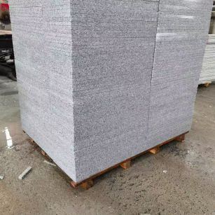 商洛 芝麻白火烧面1.8厚300*600地铺石，尺寸标准，厚薄均匀