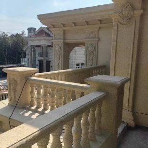 商洛 黄金麻别墅外墙干挂雕花配合阳台栏杆花瓶柱