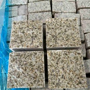 商洛 黄金麻花岗岩自然面小方块，弹石，马蹄石等