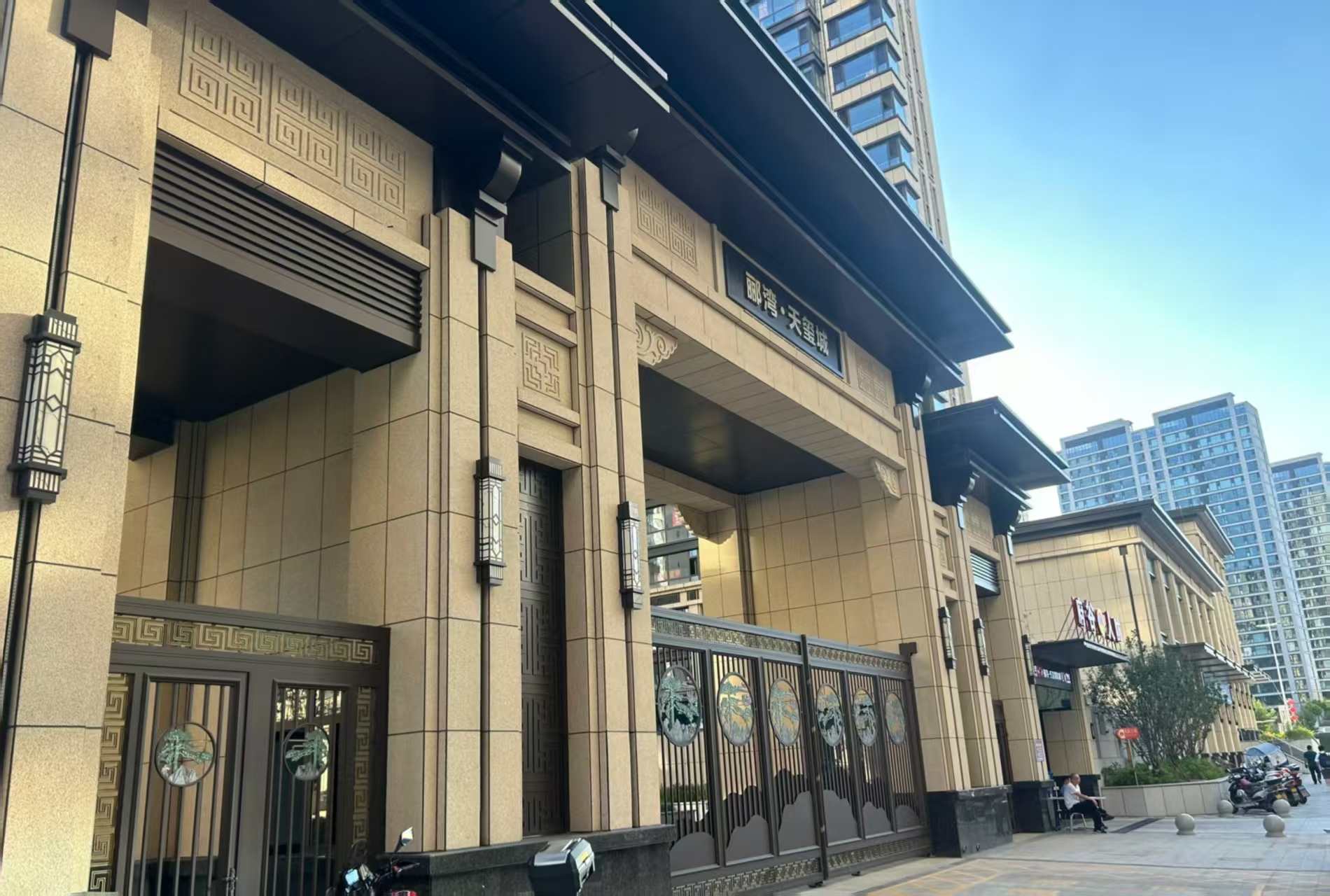 商洛 黄金麻花岗岩荔枝面小区门楼外墙干挂