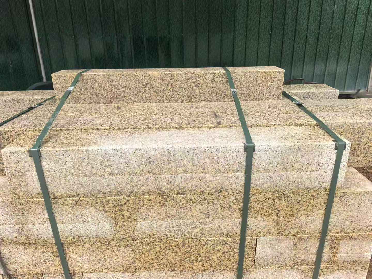 商洛 黄金麻花岗岩石材机切面栏杆料半成品