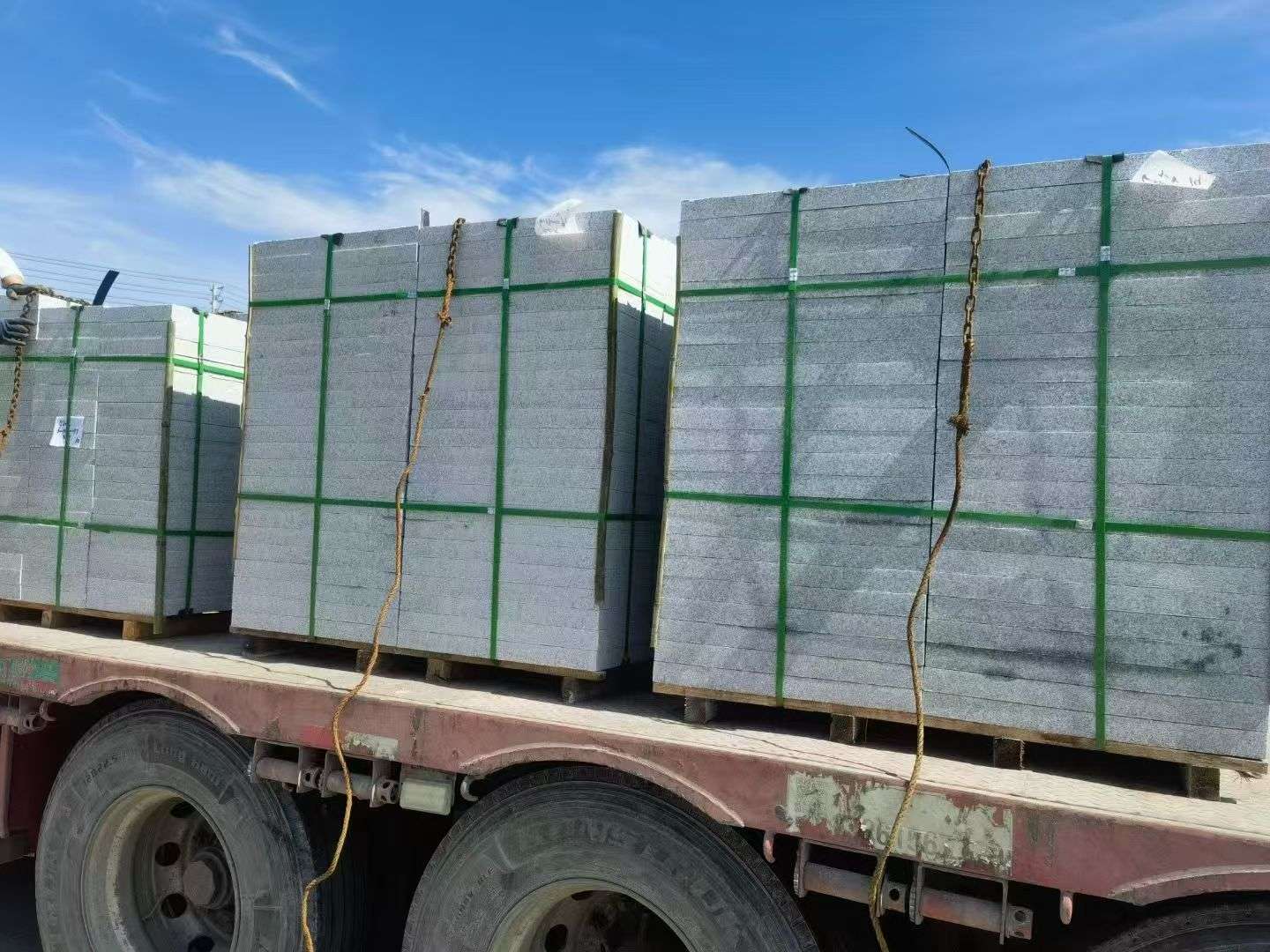 商洛 芝麻白花岗岩地铺石装车日常