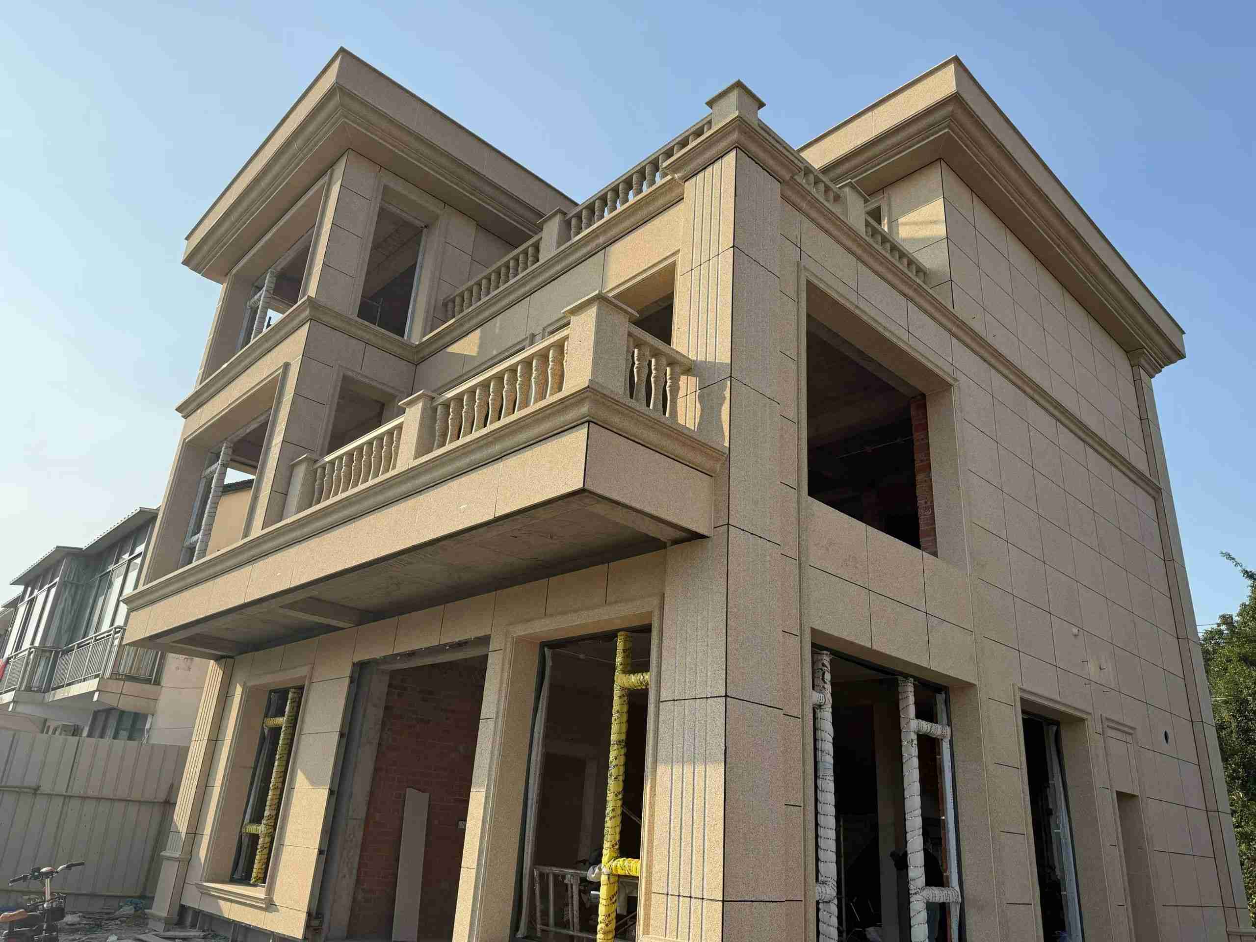 商洛 黄金麻花岗岩石材荔枝面外墙干挂效果展示