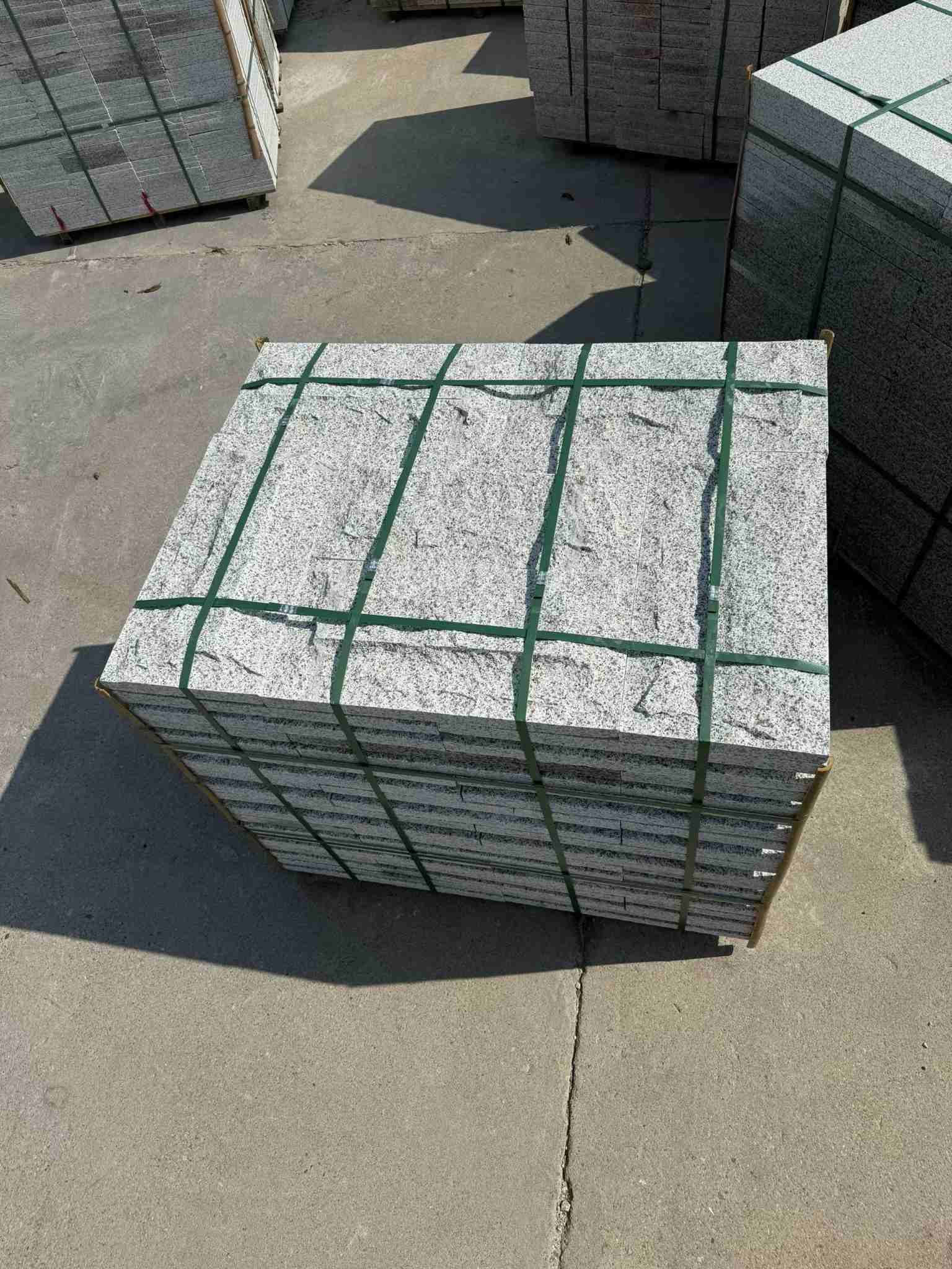 商洛 白麻花岗岩石材自然面蘑菇石成品