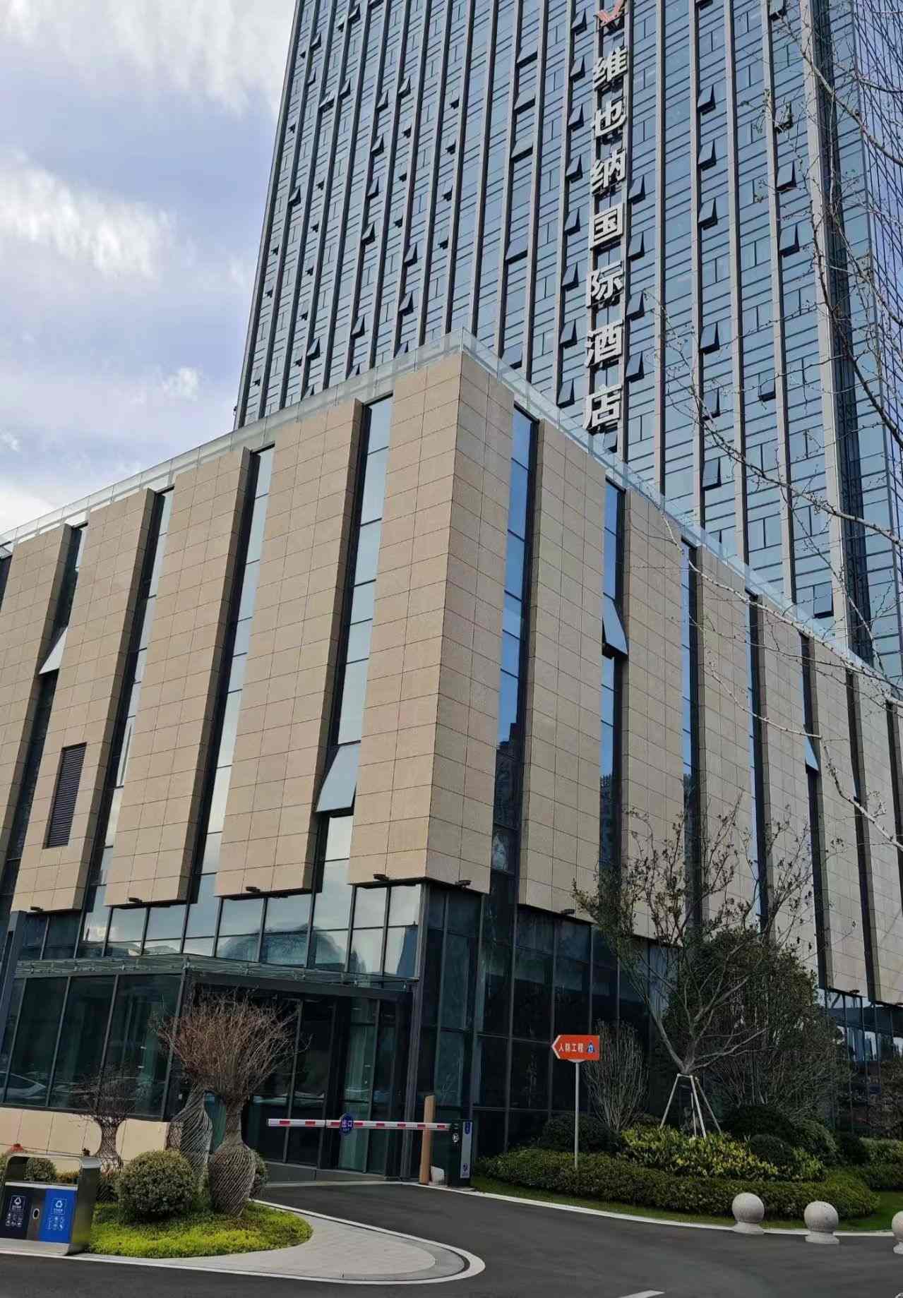 商洛 黄金麻花岗岩外墙干挂