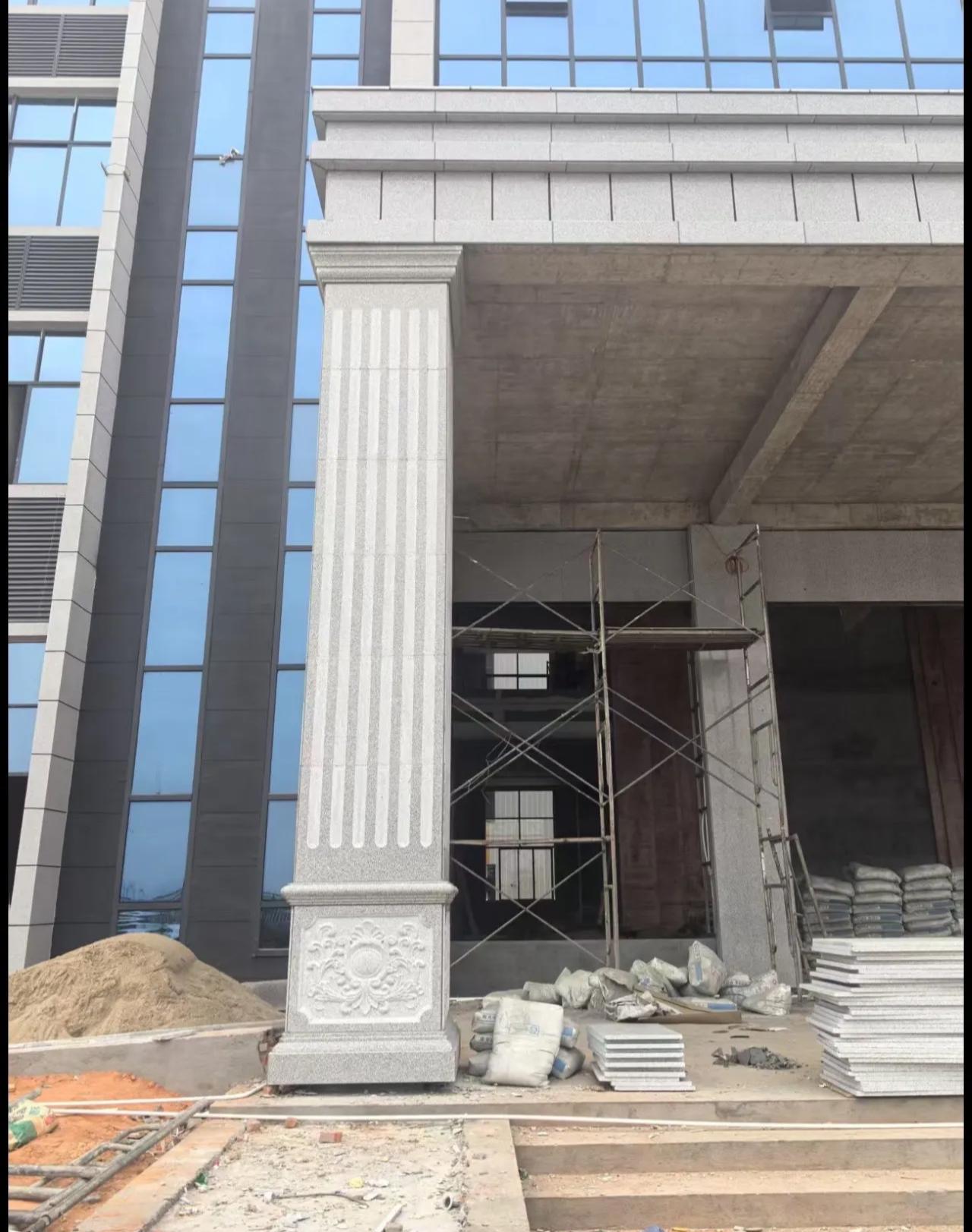 商洛 芝麻白光面花岗岩门楼大柱（罗马柱）配雕花底座