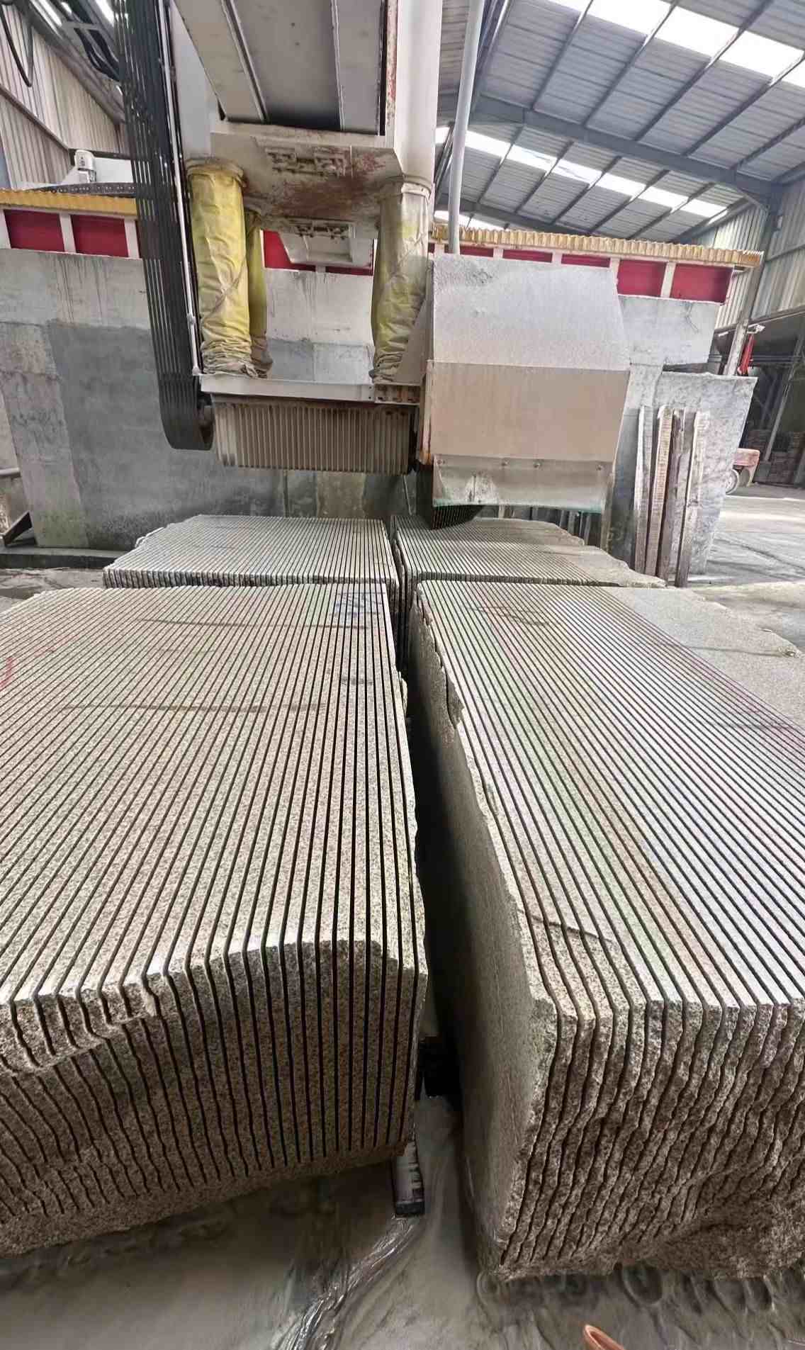 商洛 车间生产日常，黄金麻白麻花岗岩