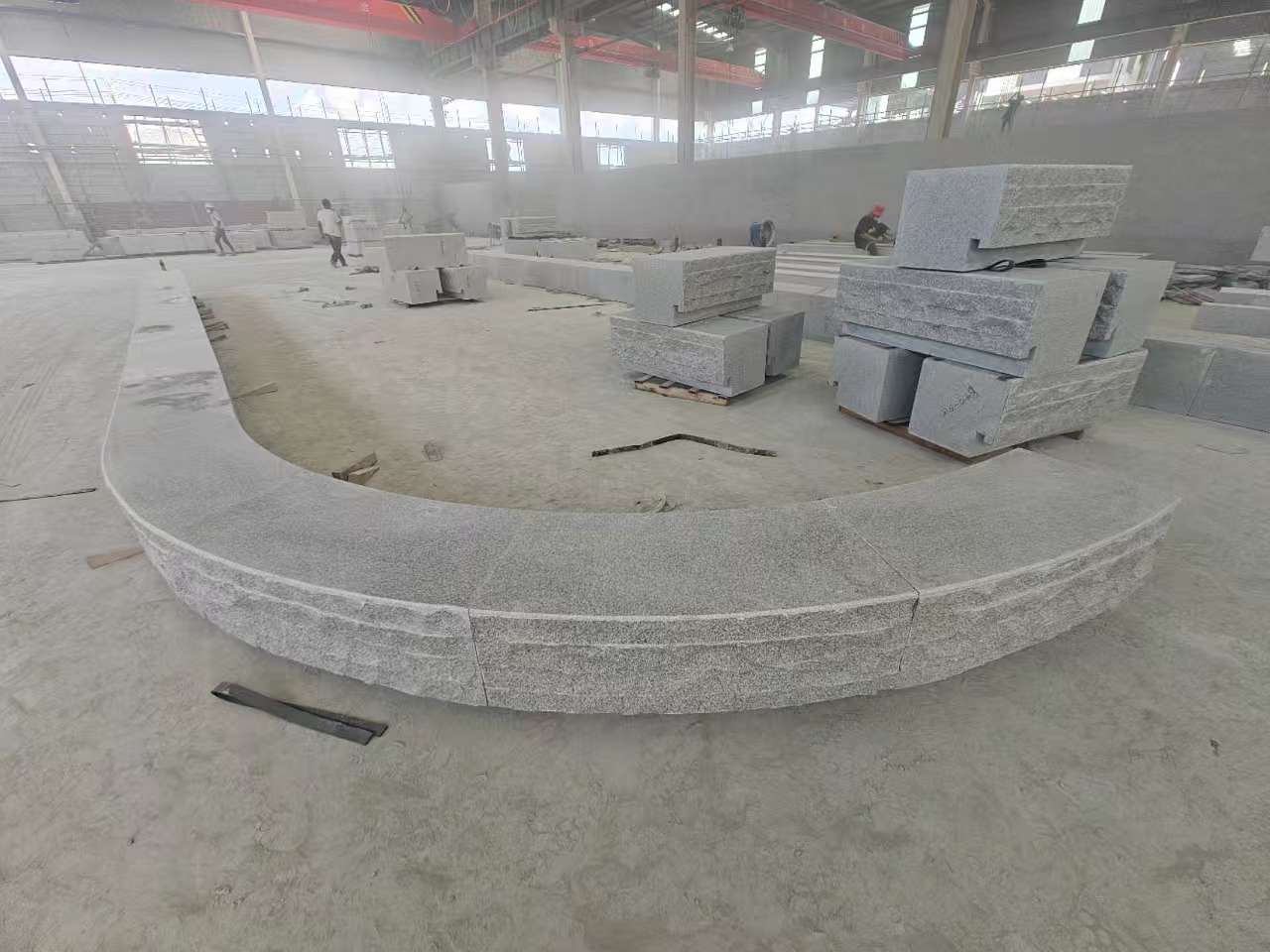 商洛 芝麻白异形坐凳，自然面光面弧形加工