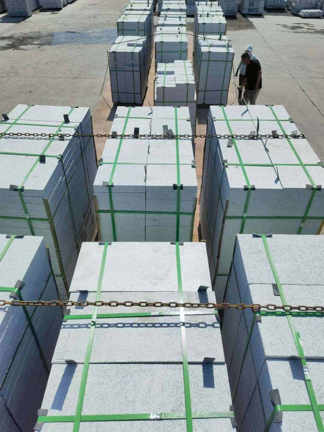 商洛 芝麻白花岗岩5公分地铺石 花岗岩厂家工厂装车日常