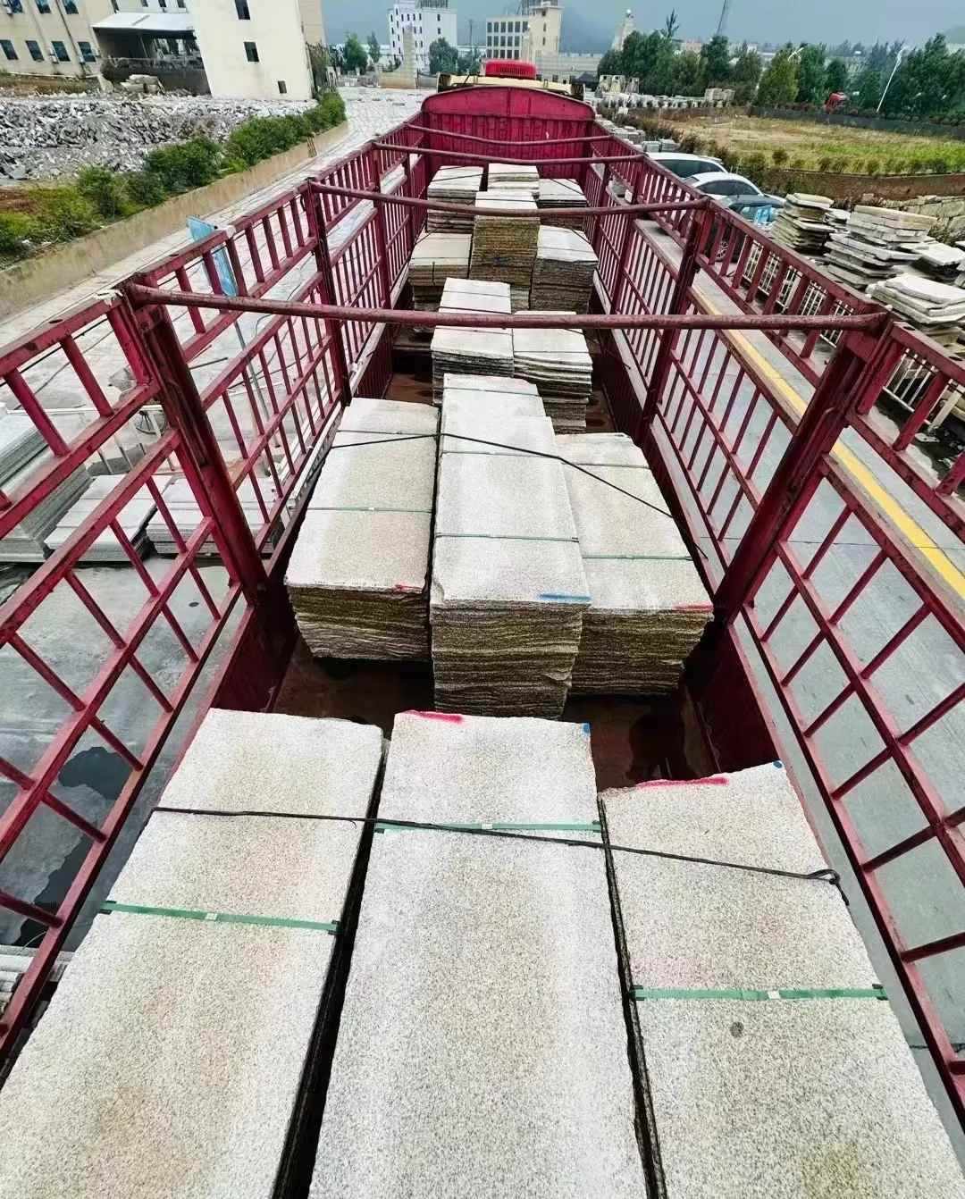 商洛 黄金麻花岗岩荔枝面，光面毛板装车完成