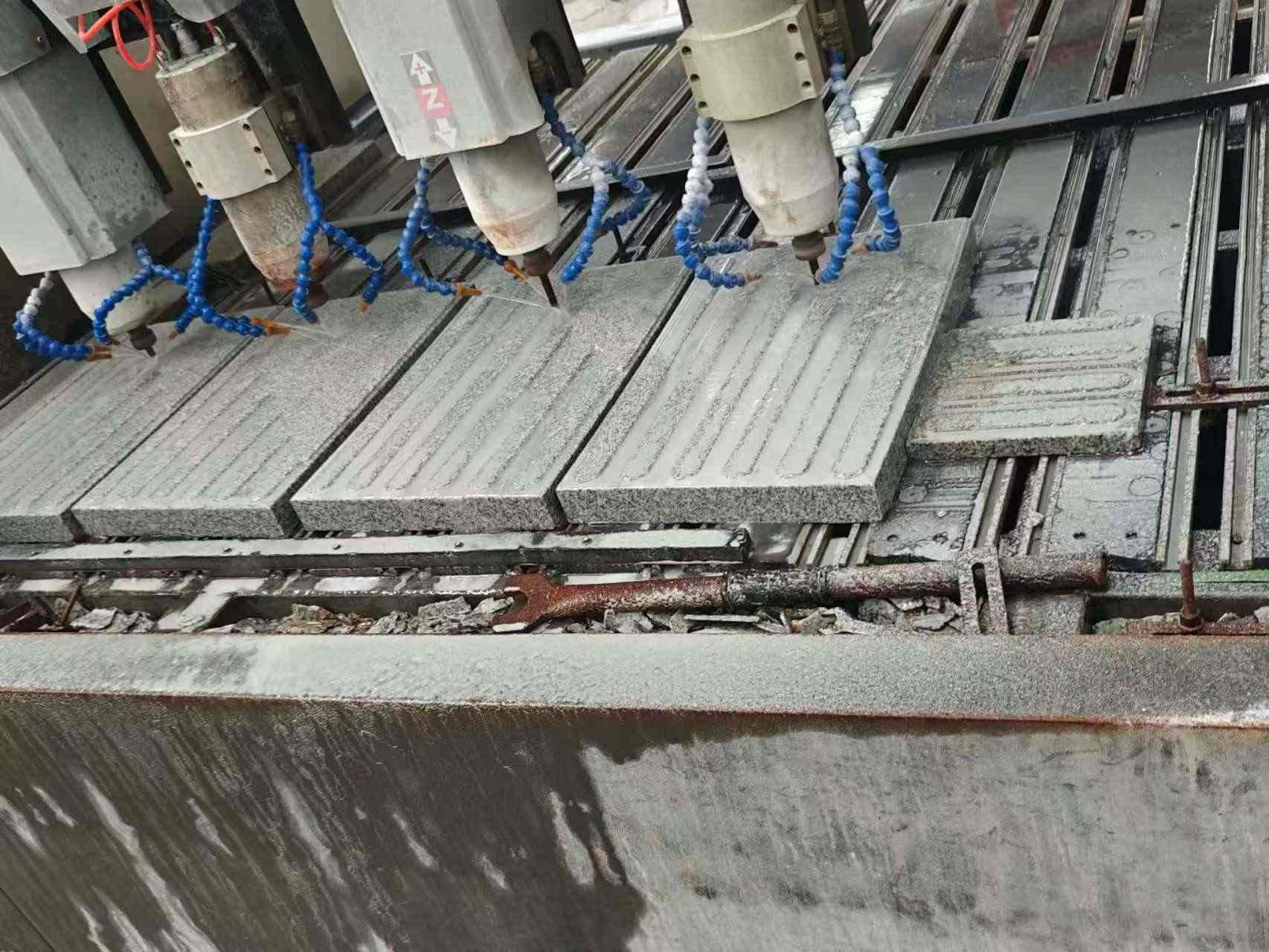 商洛 芝麻白花岗岩荔枝面盲道雕刻