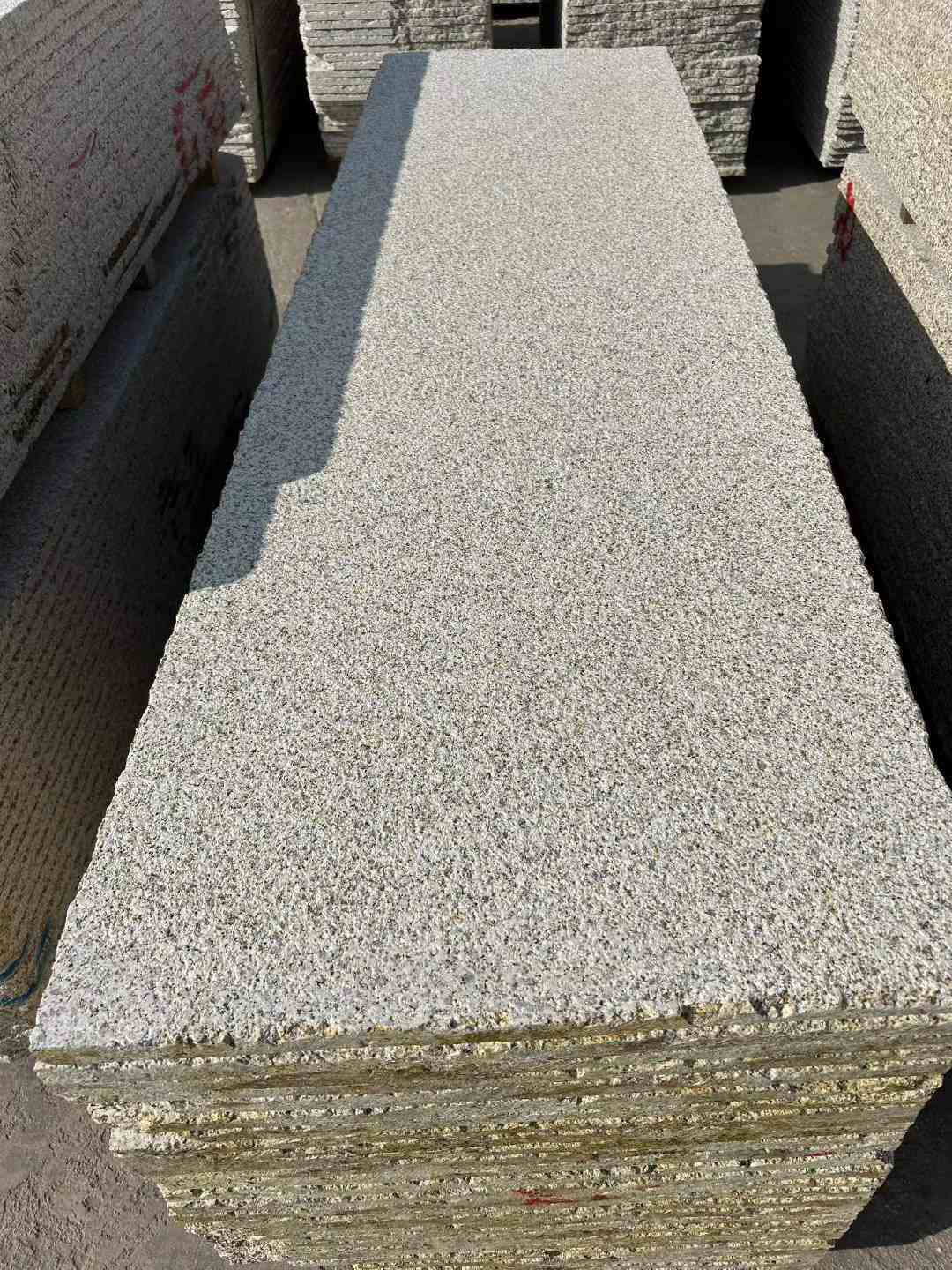 商洛 黄金麻花岗岩荔枝面毛板，半成品