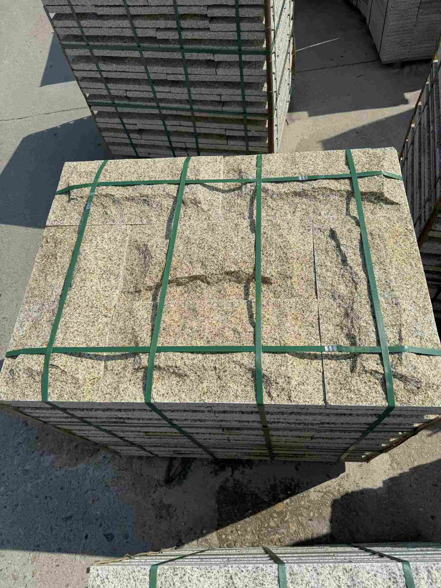 商洛 黄金麻花岗岩石材自然面蘑菇石成品