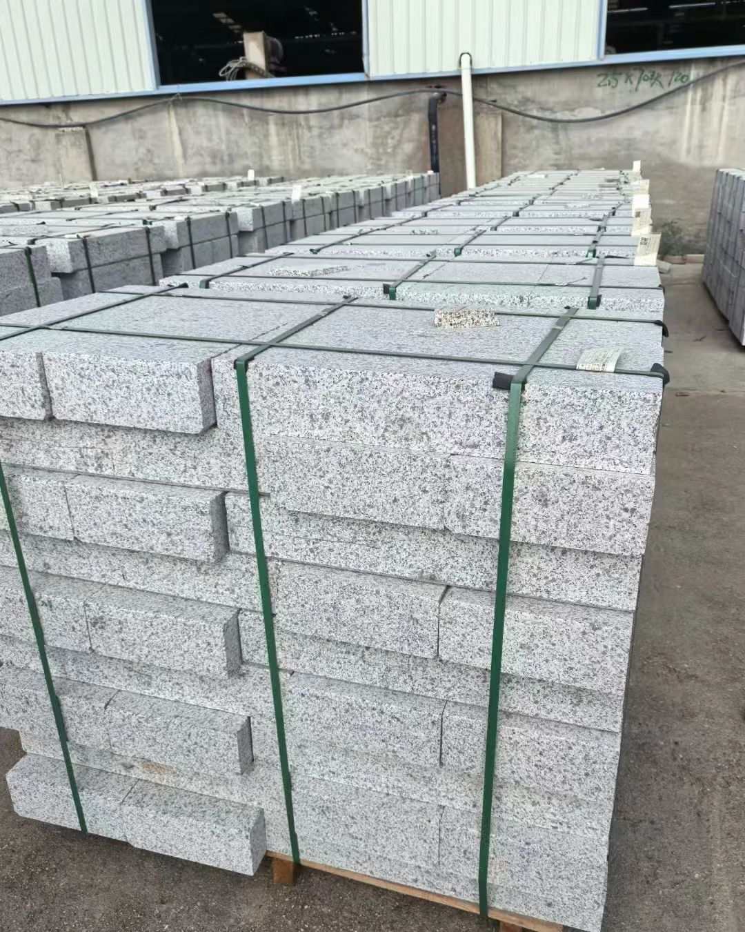 商洛 白麻花岗岩路沿石，弧形路沿石，道牙石，马路牙子，界石，路缘石，平沿石，直岩石，平缘石等