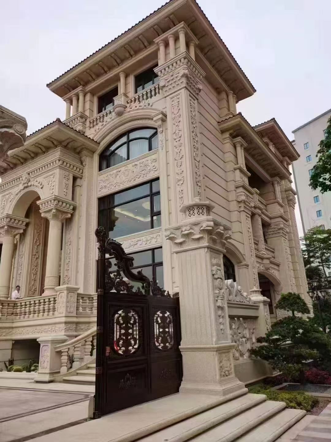 商洛 黄金麻花岗岩别墅外墙干挂效果展示